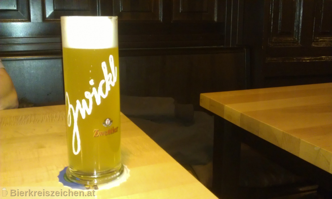 Foto eines Bieres der Marke Zwettler Zwickl  aus der Brauerei Privatbrauerei Zwettl