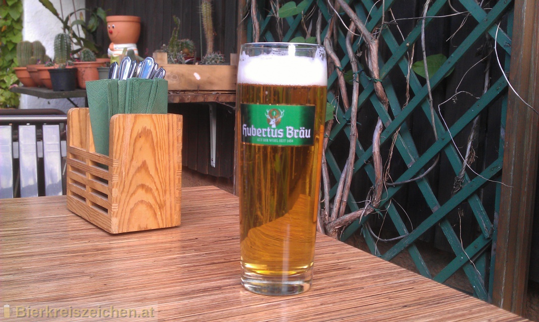 Foto eines Bieres der Marke Hubertus Märzen aus der Brauerei Hubertus Bräu