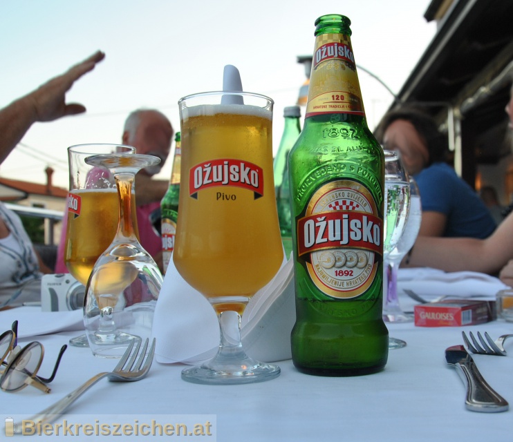 Foto eines Bieres der Marke Oujsko Pivo aus der Brauerei Zagrebačka pivovara