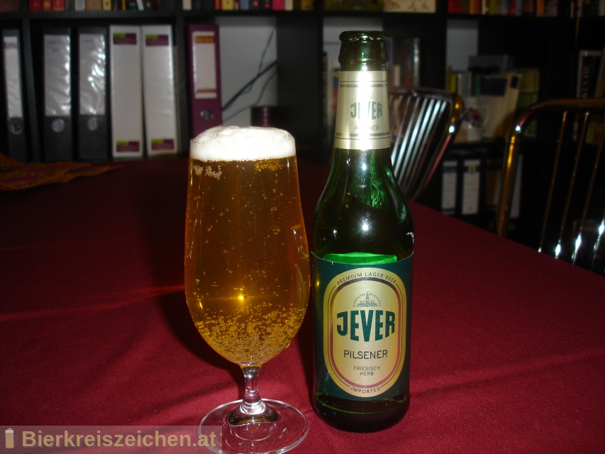 Foto eines Bieres der Marke Jever Pilsener aus der Brauerei Jever