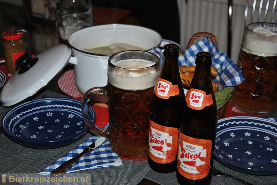 Foto eines Bieres der Marke Stiegl Herbstgold aus der Brauerei Stieglbrauerei