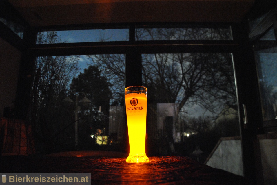 Foto eines Bieres der Marke Paulaner Hefe-Weißbier Naturtrüb aus der Brauerei Paulaner Brauerei