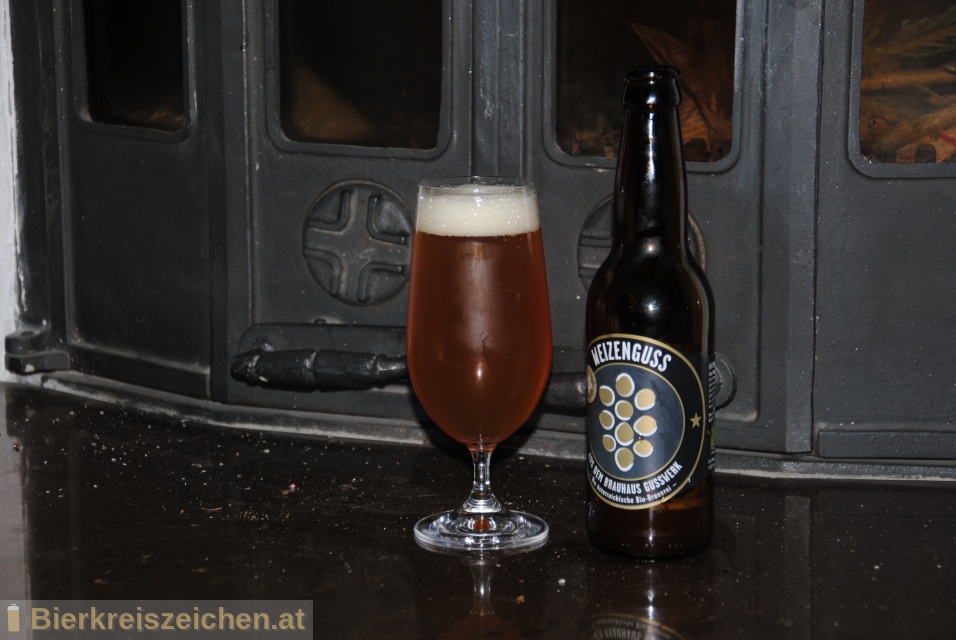Foto eines Bieres der Marke Weizenguss aus der Brauerei Brauerei Gusswerk