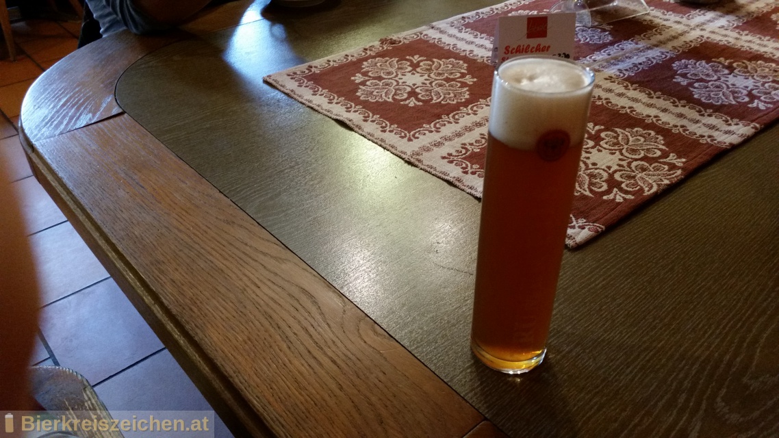 Foto eines Bieres der Marke Trumer Herbstbier aus der Brauerei Trumer Privatbrauerei