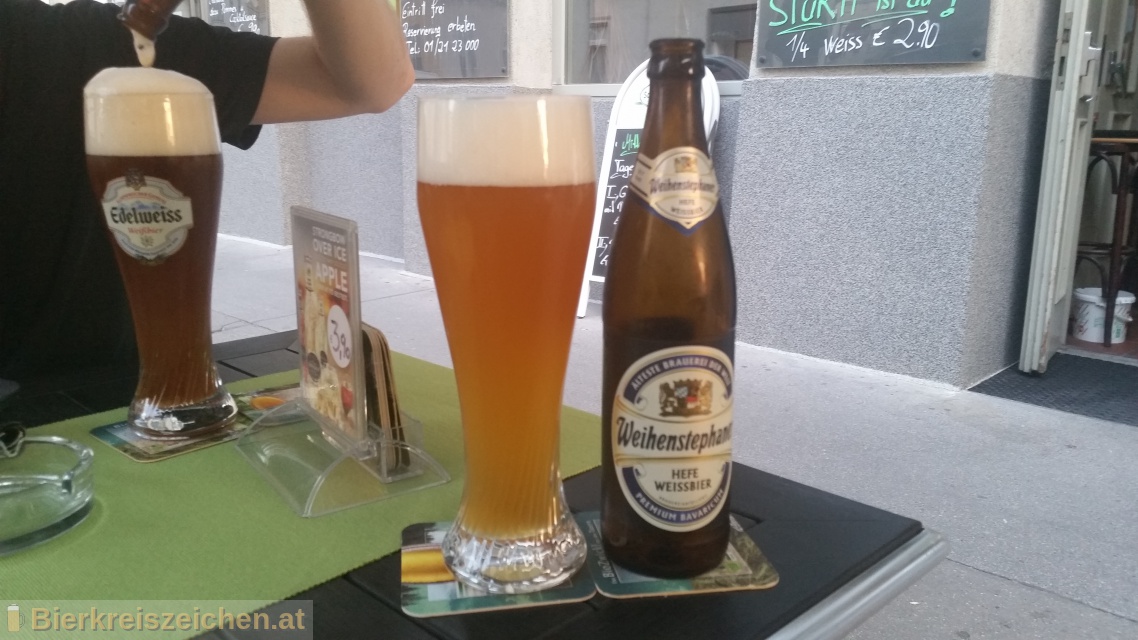 Foto eines Bieres der Marke Weihenstephaner Hefeweißbier aus der Brauerei Bayrische Staatsbrauerei Weihenstephan