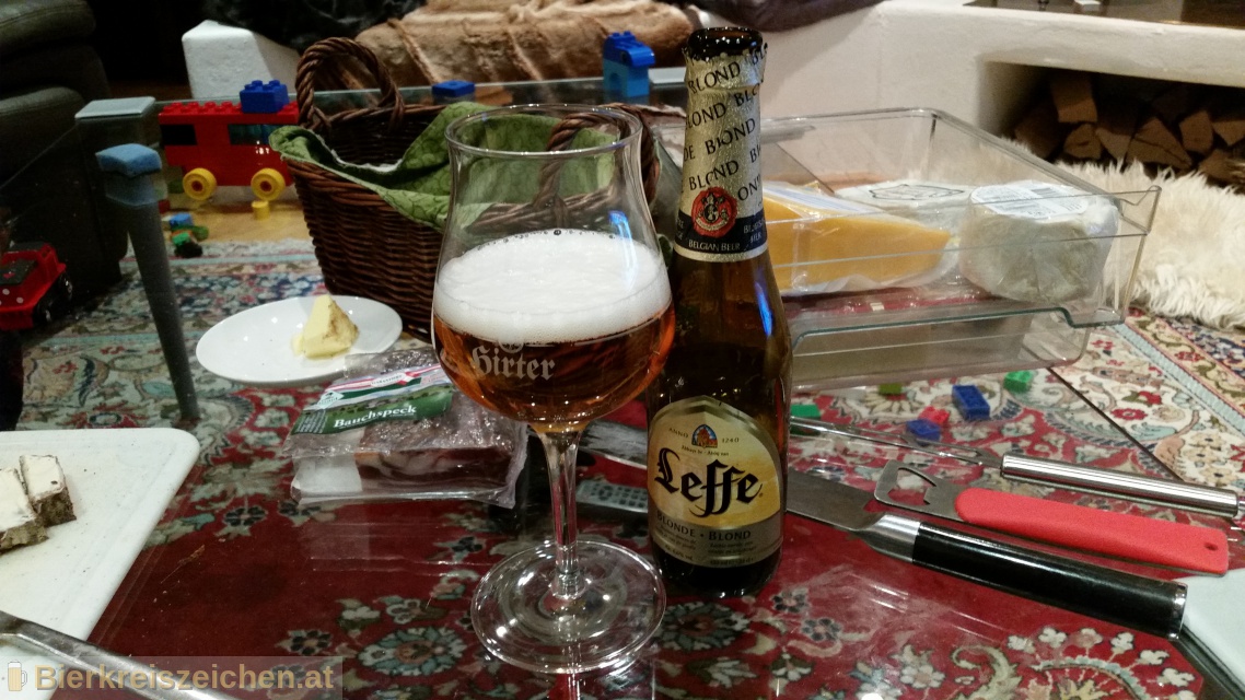Foto eines Bieres der Marke Leffe Blonde aus der Brauerei Stella Artois-Brouwerij
