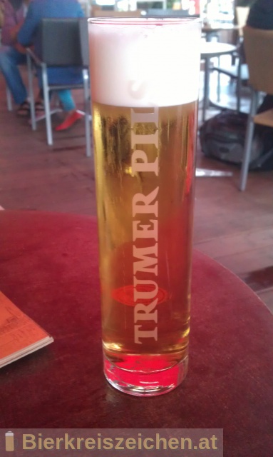 Foto eines Bieres der Marke Trumer Pils aus der Brauerei Trumer Privatbrauerei