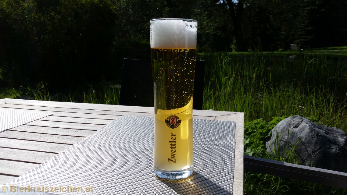 Foto eines Bieres der Marke Saphir - Premium Pils aus der Brauerei Privatbrauerei Zwettl