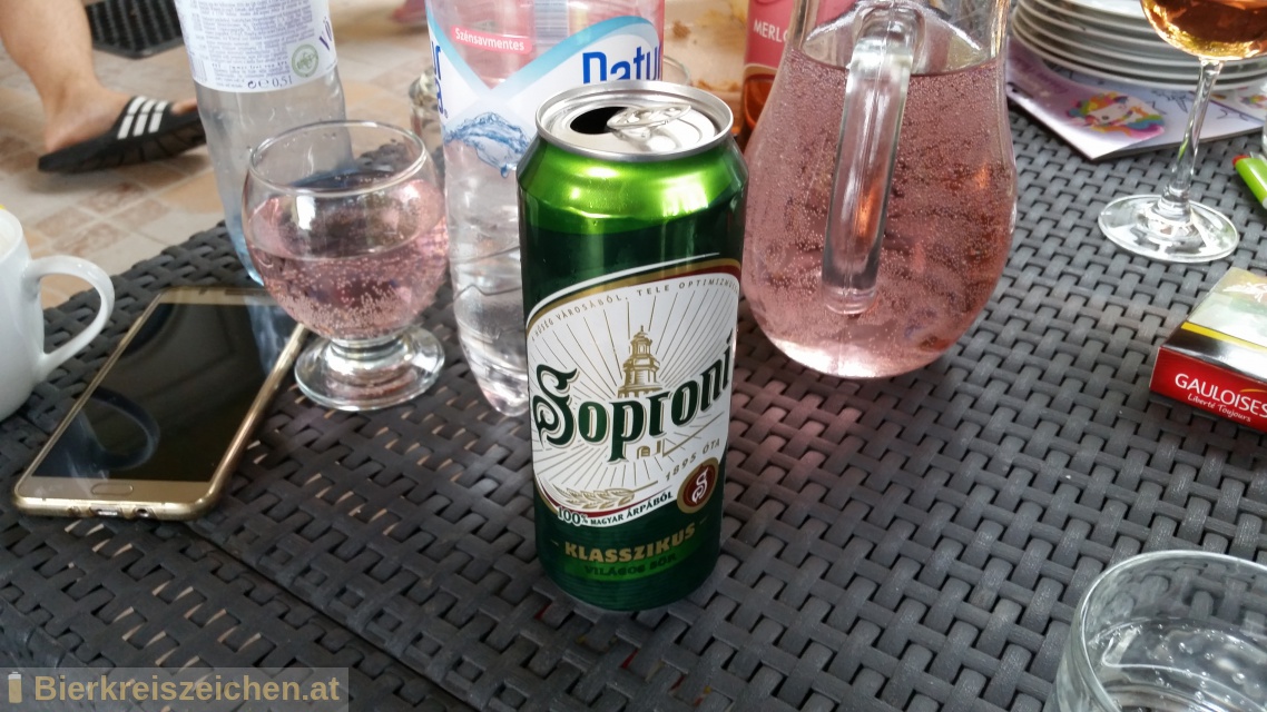 Foto eines Bieres der Marke Soproni aus der Brauerei Heineken Hungria Srgyrak Zrt.