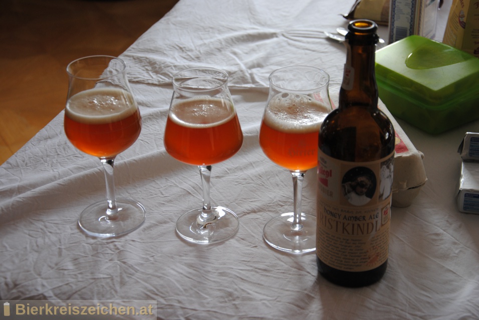 Foto eines Bieres der Marke Stiegl Hausbier - Christkindl aus der Brauerei Stieglbrauerei