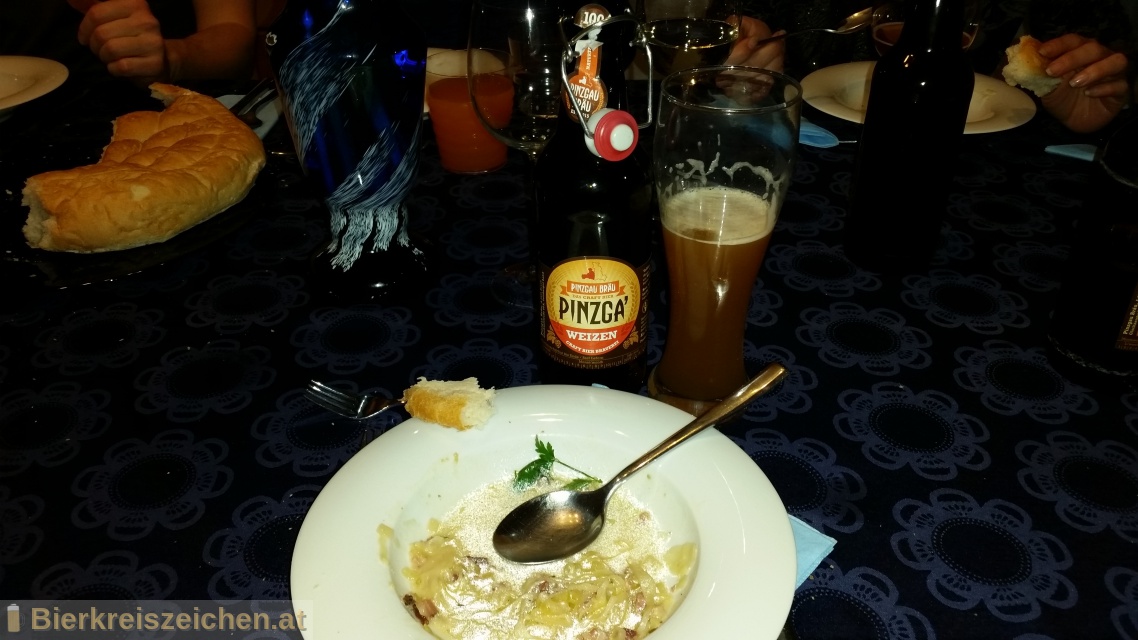 Foto eines Bieres der Marke Pinzga' Weizen aus der Brauerei Pinzgau Bru