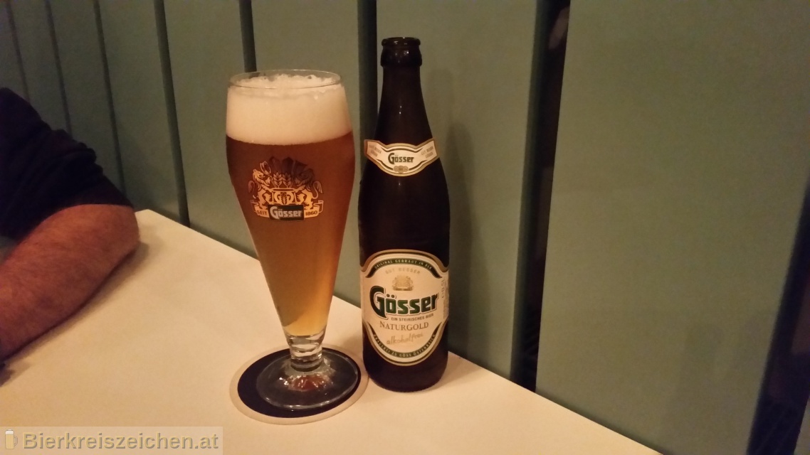 Foto eines Bieres der Marke Gösser NaturGold aus der Brauerei Brauerei Göss