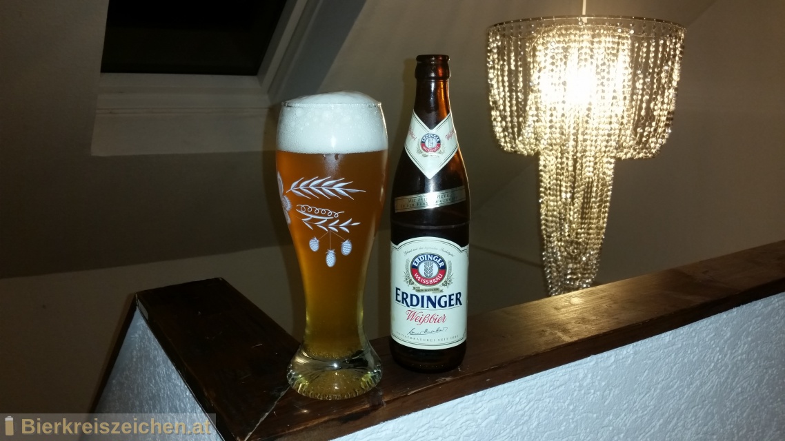 Foto eines Bieres der Marke Erdinger Weibier aus der Brauerei Erdinger