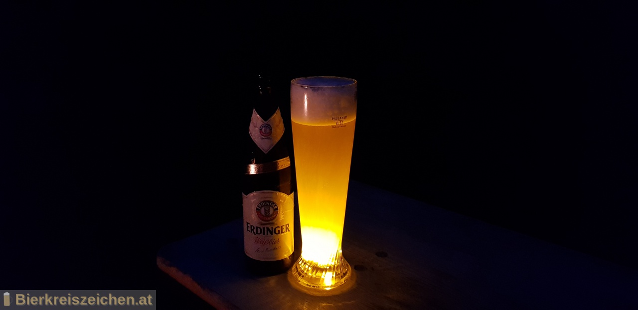 Foto eines Bieres der Marke Erdinger Weibier aus der Brauerei Erdinger
