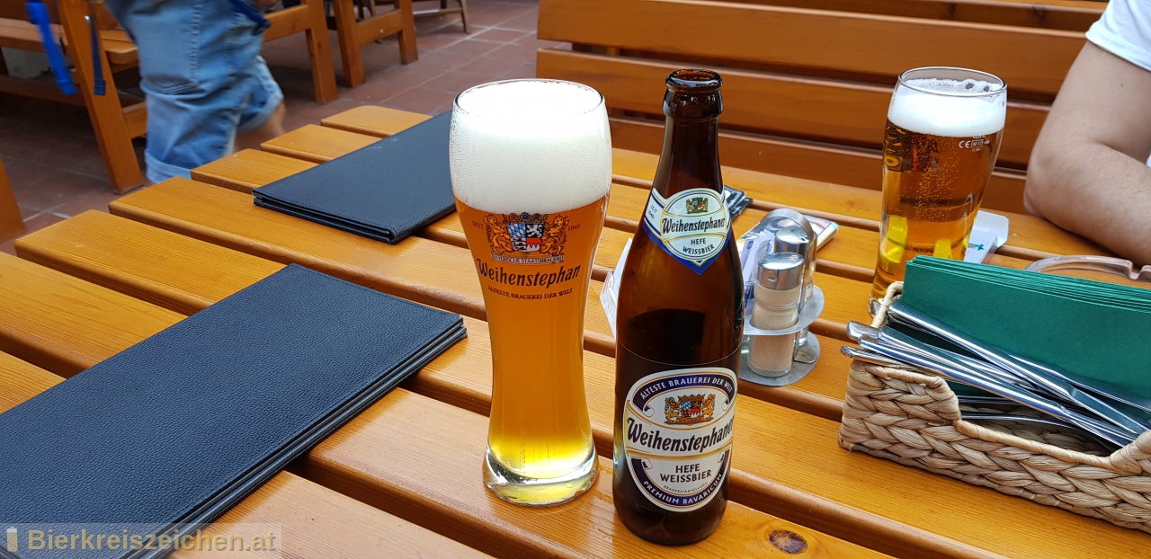 Foto eines Bieres der Marke Weihenstephaner Hefeweibier aus der Brauerei Bayrische Staatsbrauerei Weihenstephan