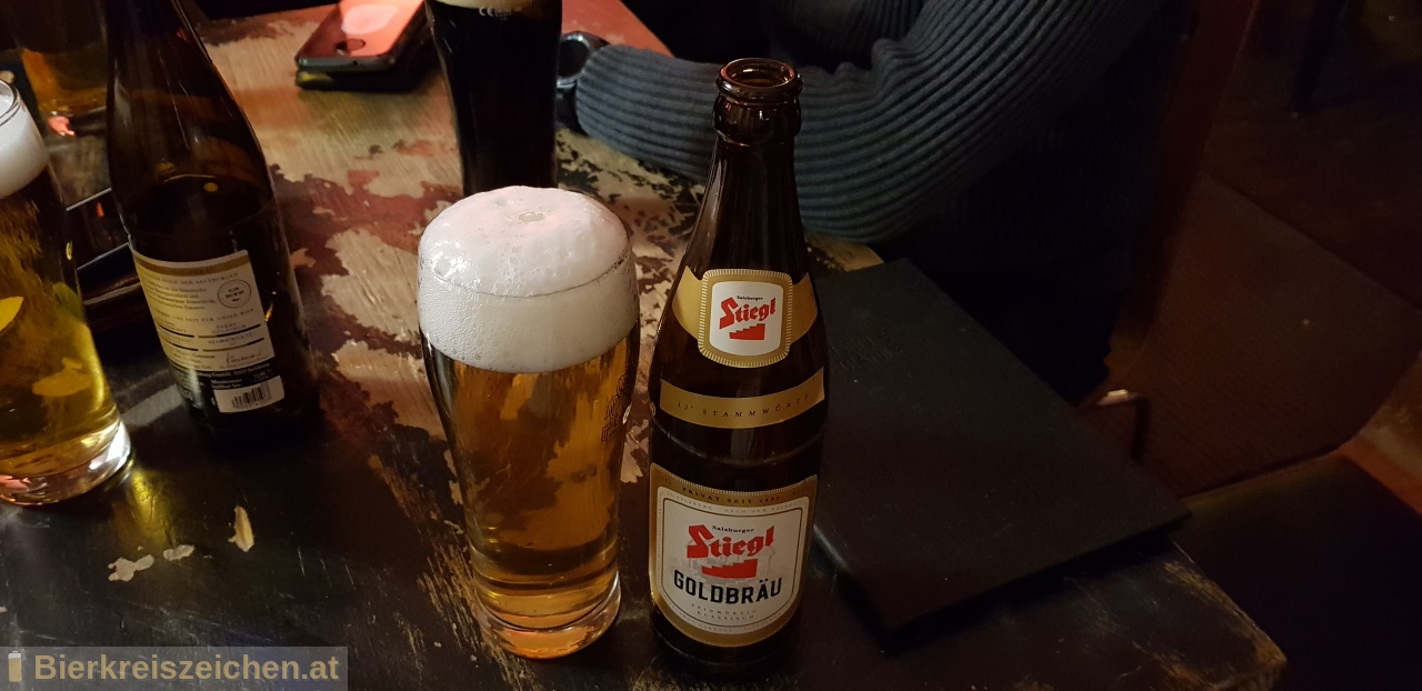 Foto eines Bieres der Marke Stiegl Goldbräu aus der Brauerei Stieglbrauerei