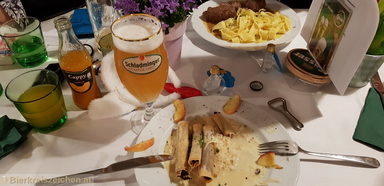 Foto eines Bieres der Marke Schladminger BioZwickl aus der Brauerei Schladminger