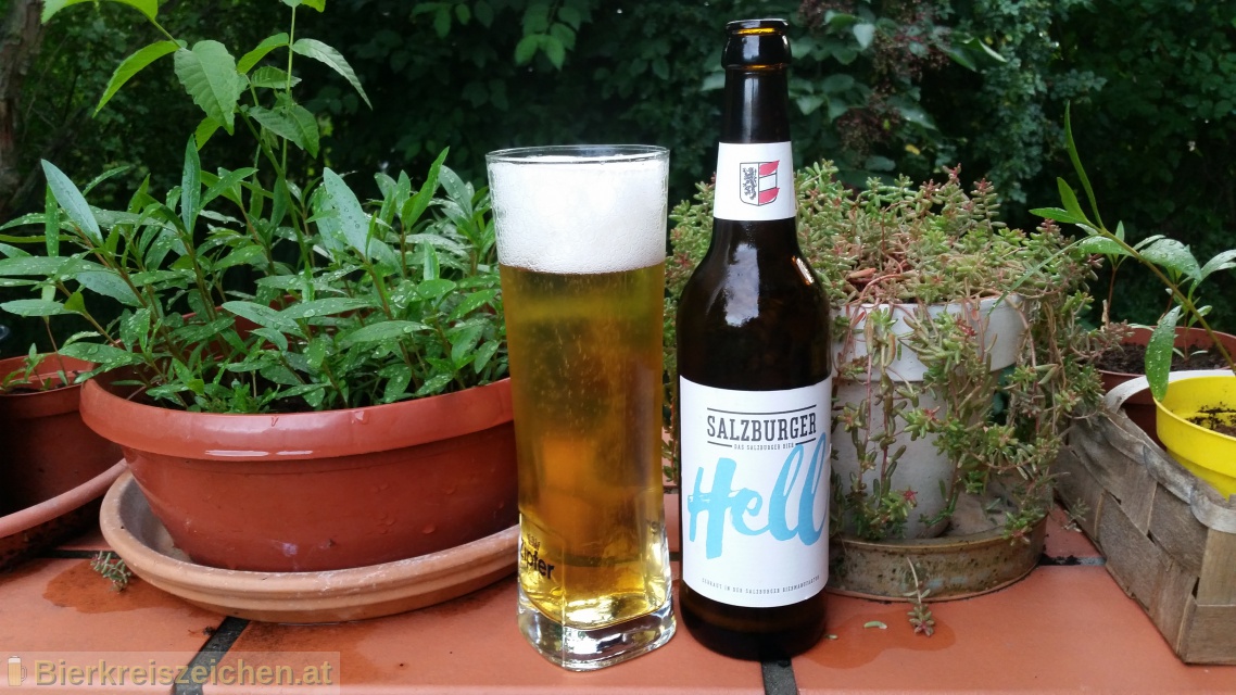 Foto eines Bieres der Marke Salzburger Hell aus der Brauerei Salzburger Biermanufaktur