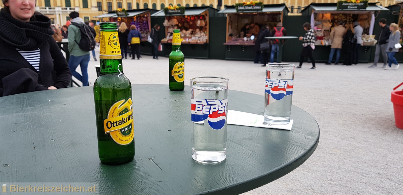 Foto eines Bieres der Marke Ottakringer Helles aus der Brauerei Ottakringer Brauerei