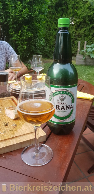 Foto eines Bieres der Marke Birra Tirana Premium Pils aus der Brauerei Birra Tirana