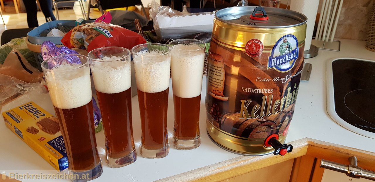 Foto eines Bieres der Marke Mönchshof Natrutrübes Kellerbier aus der Brauerei Kulmbacher Brauerei