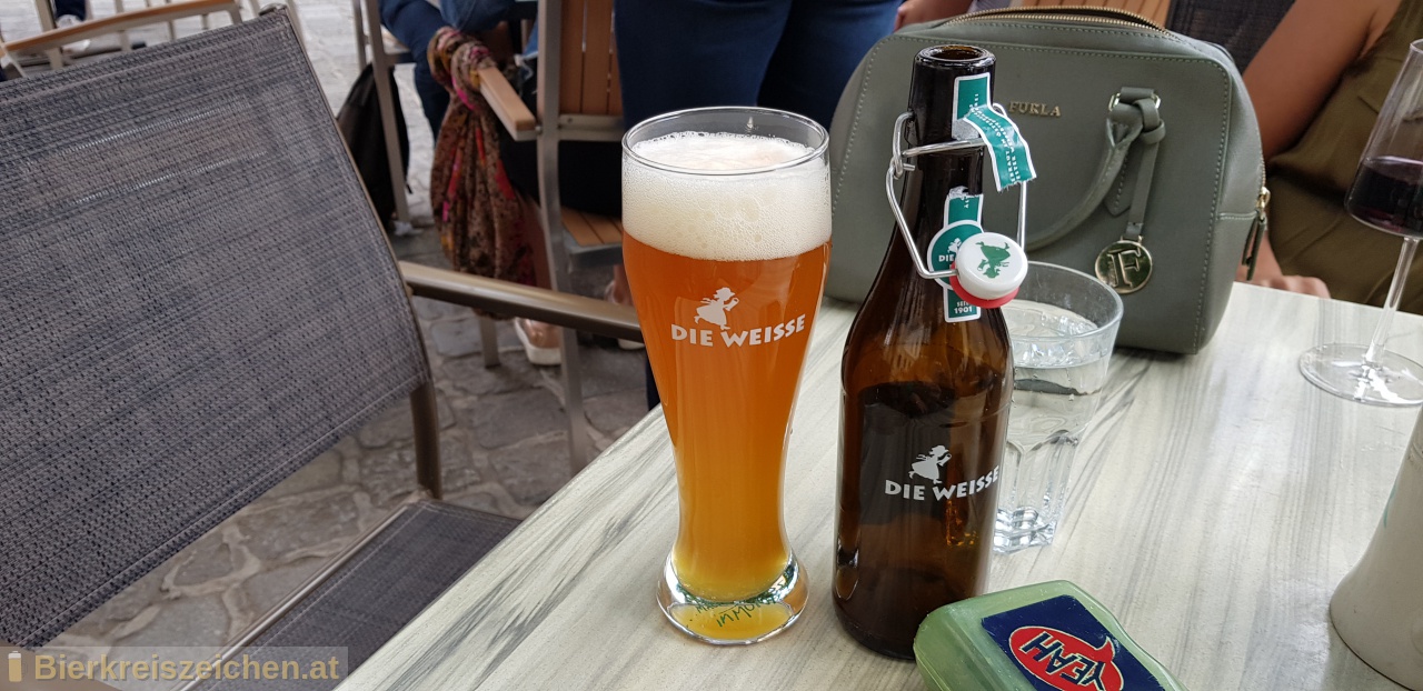 Foto eines Bieres der Marke Die Weisse hell aus der Brauerei Die Weisse