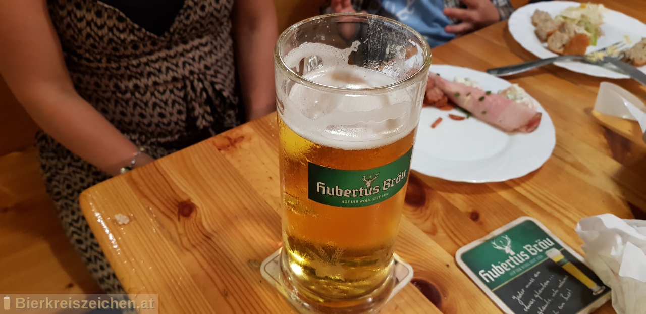 Foto eines Bieres der Marke Hubertus Pils aus der Brauerei Hubertus Bräu