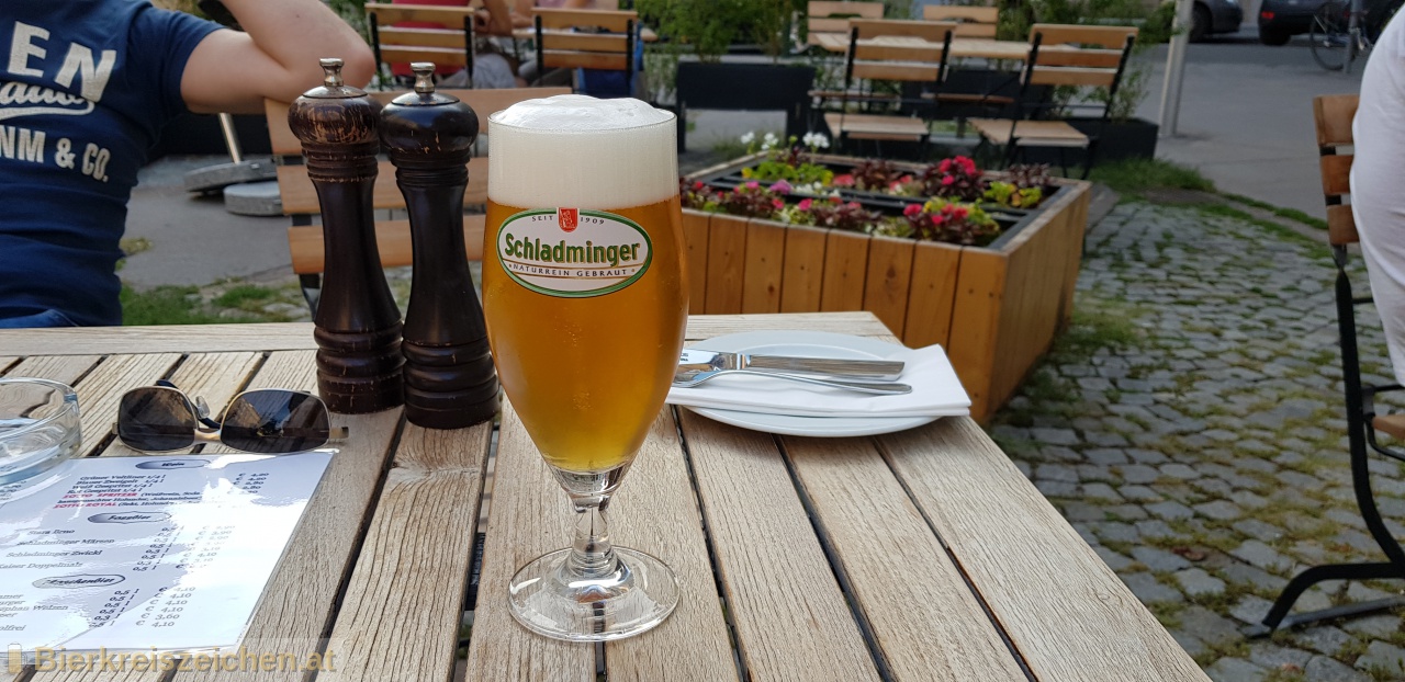 Foto eines Bieres der Marke Schladminger Mrzen aus der Brauerei Schladminger