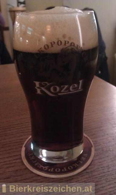 Foto eines Bieres der Marke Velkopopovický Kozel Dark (Dunkel) aus der Brauerei Brauerei Popovice