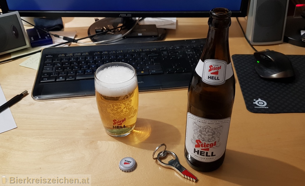 Foto eines Bieres der Marke Stiegl Hell aus der Brauerei Stieglbrauerei