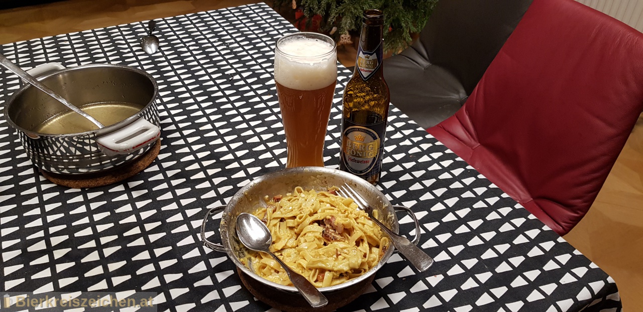 Foto eines Bieres der Marke Bergknig Hefeweisse aus der Brauerei Hofer