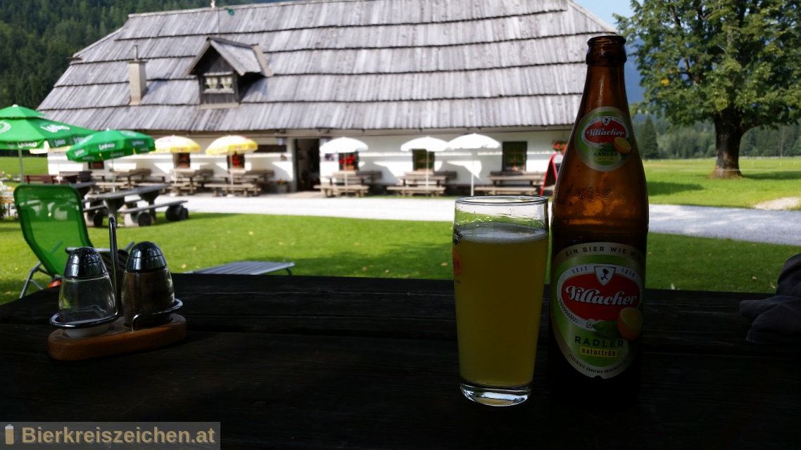 Foto eines Bieres der Marke Villacher Radler Naturtrb aus der Brauerei Villacher Brauerei