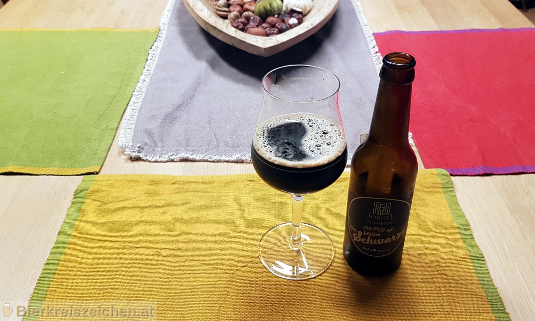 Foto eines Bieres der Marke Das kleine Schwarze aus Eibiswald aus der Brauerei Jbstl Staribru