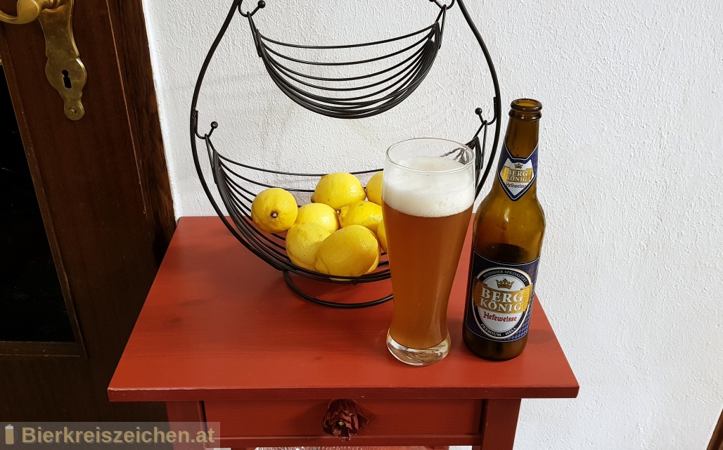 Foto eines Bieres der Marke Bergknig Hefeweisse aus der Brauerei Hofer