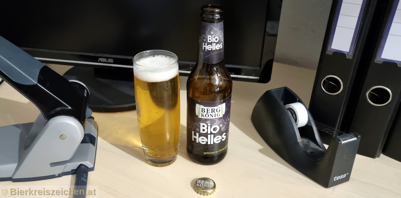 Foto eines Bieres der Marke Bergknig Bio Helles aus der Brauerei Hofer