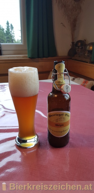 Foto eines Bieres der Marke Waxriegel-Bier Weizen aus der Brauerei Marchfelder Storchenbräu