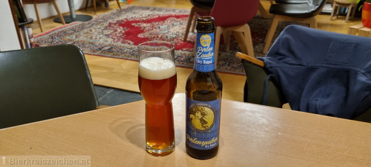 Foto eines Bieres der Marke Perlenzauber Dry Hopped Edition 2021 aus der Brauerei Kalea