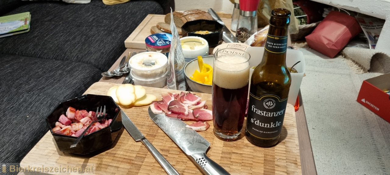 Foto eines Bieres der Marke Frastanzer s'dunkle aus der Brauerei Frastanzer