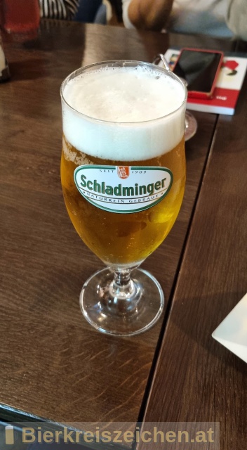 Foto eines Bieres der Marke Schladminger Mrzen aus der Brauerei Schladminger