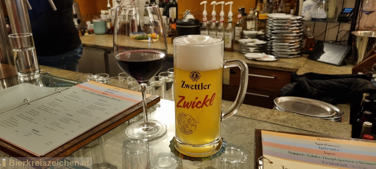 Foto eines Bieres der Marke Zwettler Zwickl  aus der Brauerei Privatbrauerei Zwettl