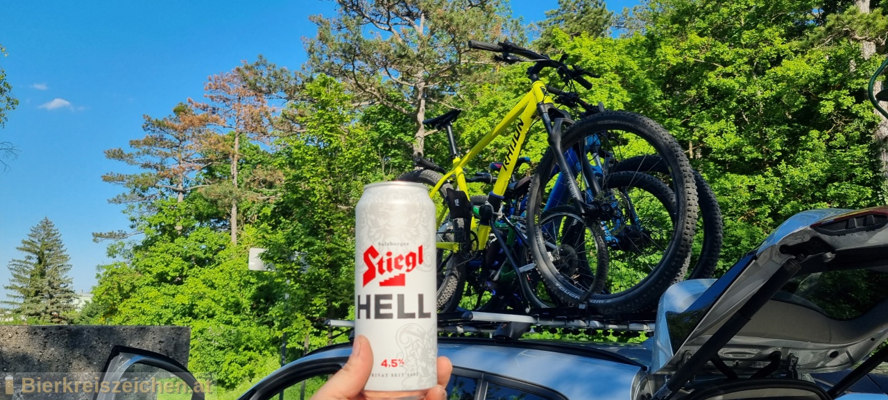 Foto eines Bieres der Marke Stiegl Hell aus der Brauerei Stieglbrauerei