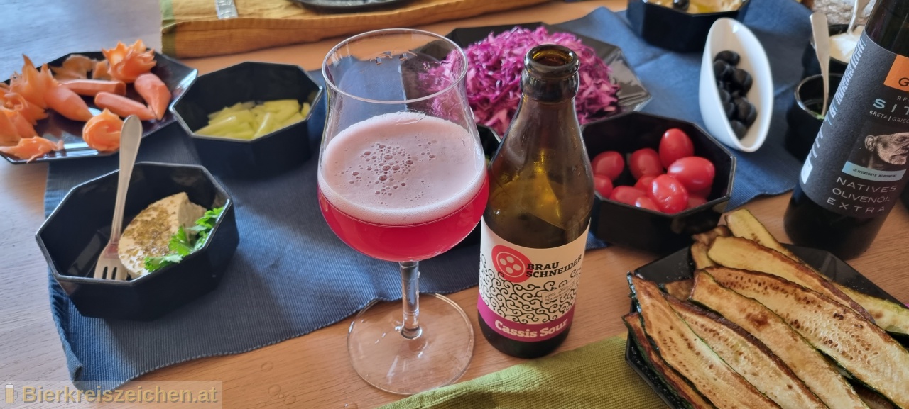 Foto eines Bieres der Marke Cassis Sour aus der Brauerei Brauschneider