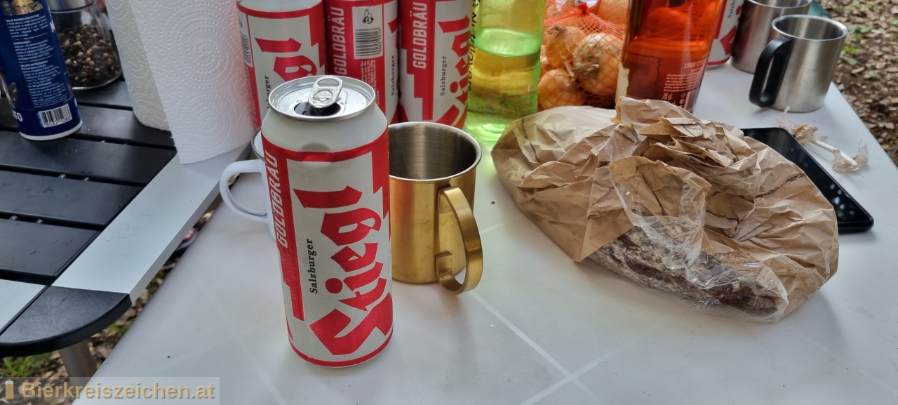 Foto eines Bieres der Marke Stiegl Goldbru aus der Brauerei Stieglbrauerei