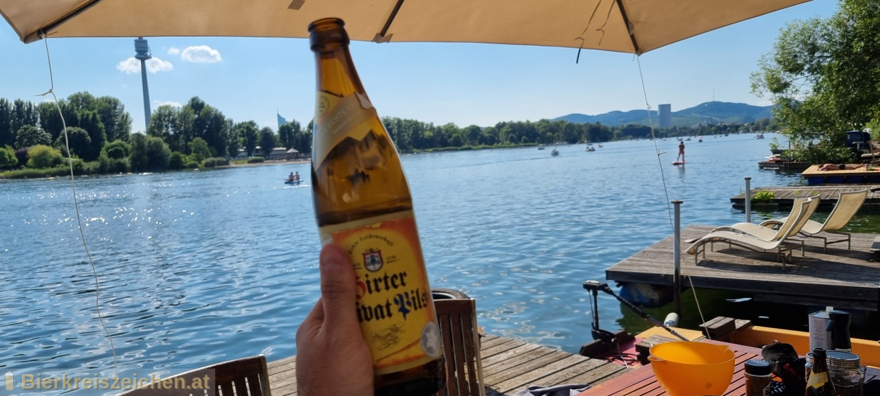 Foto eines Bieres der Marke Hirter Privat Pils aus der Brauerei Brauerei Hirt