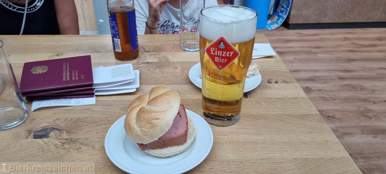 Foto eines Bieres der Marke Linzer Bier aus der Brauerei Brauerei Zipf