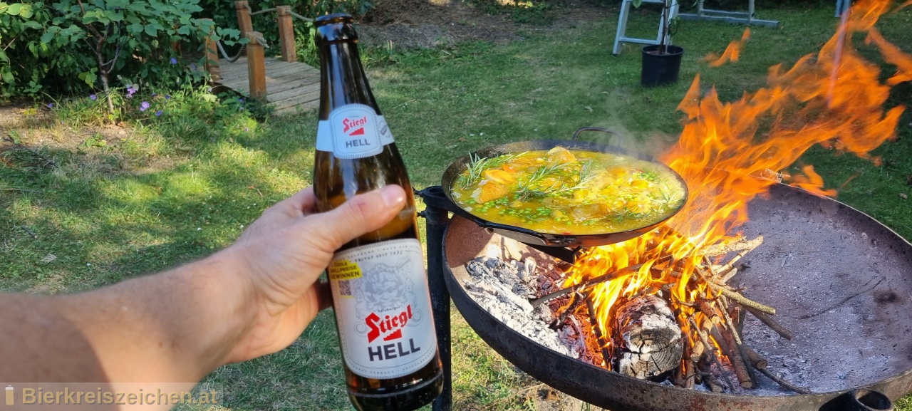 Foto eines Bieres der Marke Stiegl Hell aus der Brauerei Stieglbrauerei