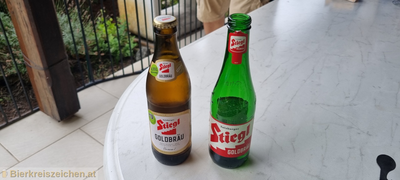 Foto eines Bieres der Marke Stiegl Goldbru aus der Brauerei Stieglbrauerei
