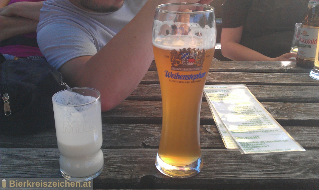 Foto eines Bieres der Marke Weihenstephaner Hefeweißbier aus der Brauerei Bayrische Staatsbrauerei Weihenstephan