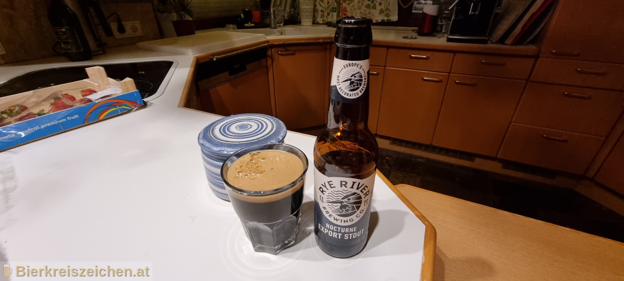 Foto eines Bieres der Marke Nocturne Export Stout aus der Brauerei Rye River Brewing Company