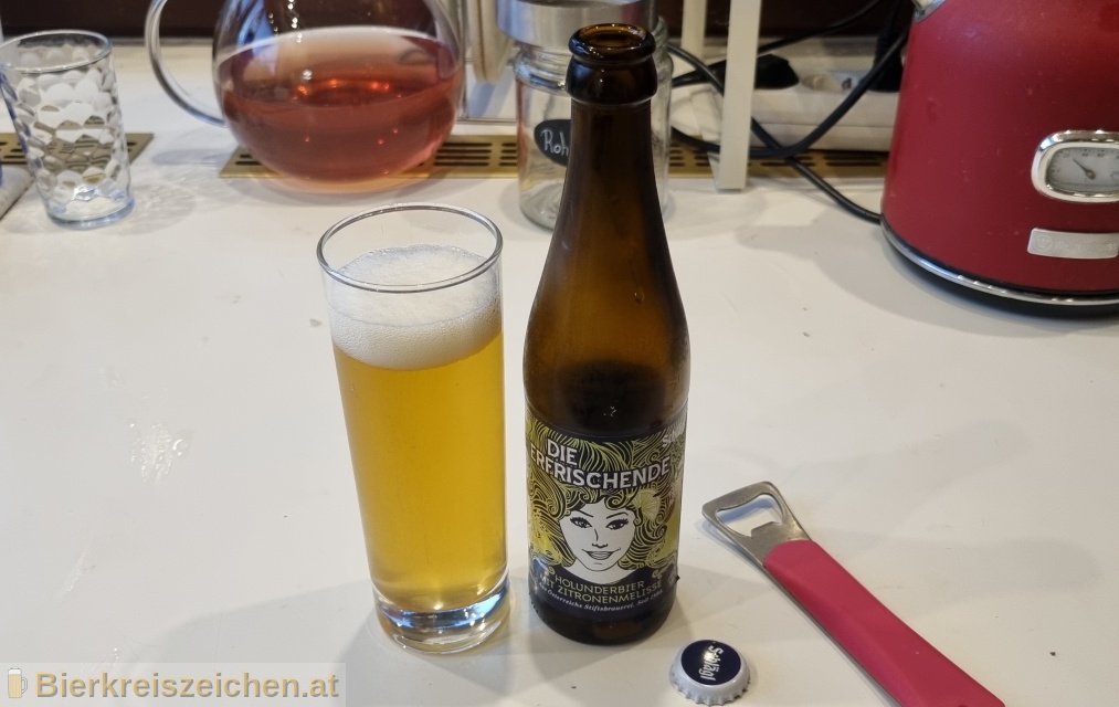 Foto eines Bieres der Marke Die Erfrischende - Gewrz- und Kruterbier aus der Brauerei Stiftsbrauerei Schlgl